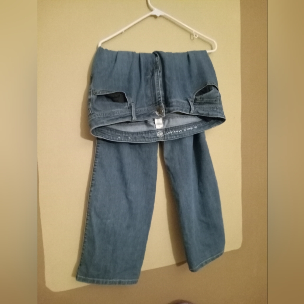 Women's size 16s Straight-Legged Jeans Medium Wash